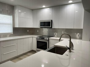 250 NE 20th St in Boca Raton, FL - Building Photo - Building Photo