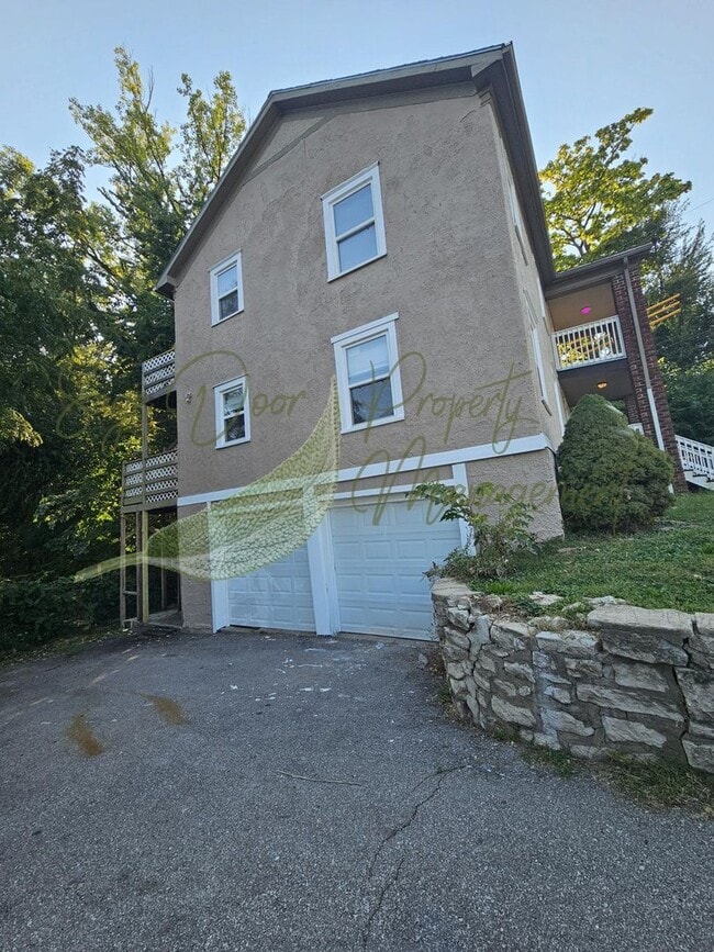 1309-1311 E 43rd St in Kansas City, MO - Building Photo - Building Photo