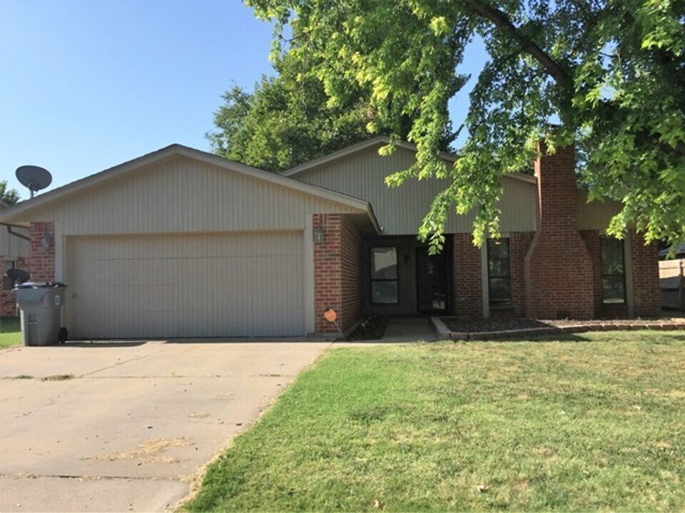 3007 NE Lancaster Ln in Lawton, OK - Foto de edificio