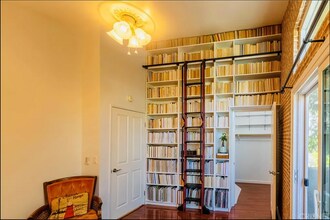 1554 N Hobart Blvd, Unit 2 in Los Angeles, CA - Foto de edificio - Building Photo