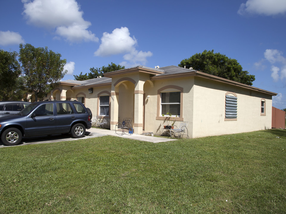 28385 SW 139th Pl in Homestead, FL - Building Photo