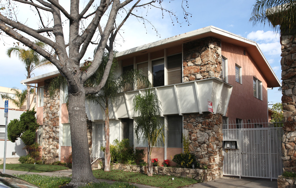 903 E 1st St in Long Beach, CA - Building Photo