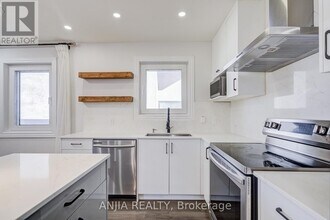 203 Van Dusen Blvd in Toronto, ON - Building Photo - Building Photo