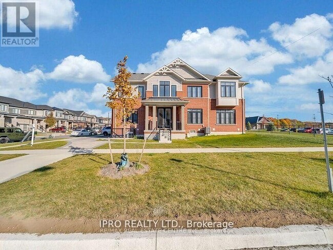 property at 3 Crossmore Cres