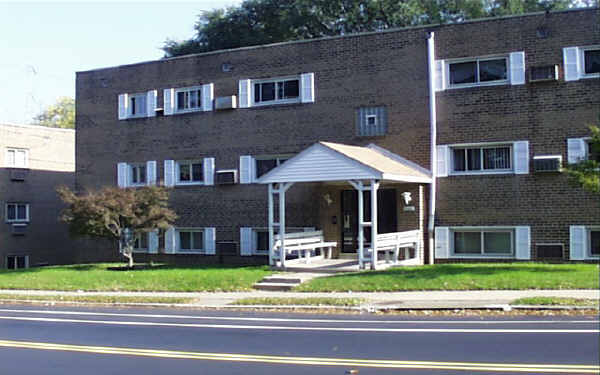 7909 Dungan Rd in Philadelphia, PA - Building Photo