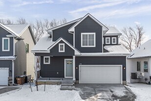 1518 High Rd in Norwalk, IA - Building Photo