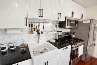 313 S Rios Ave, Unit Apartment in Solana Beach, CA - Foto de edificio - Building Photo