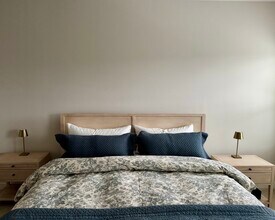 221 Marketplace Ave in Moon Township, PA - Foto de edificio - Building Photo