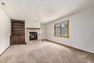 1611 S 168th Ave in Omaha, NE - Foto de edificio - Building Photo