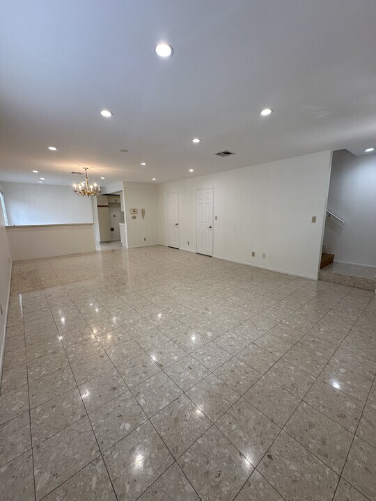 308 E Valencia Ave in Burbank, CA - Building Photo