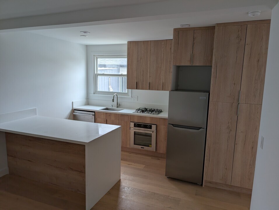 2240 Delaware Ave in Santa Monica, CA - Building Photo