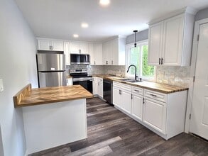 276 Sumner St in Stoughton, MA - Building Photo - Building Photo
