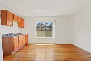 1010 Pico Blvd in Santa Monica, CA - Building Photo