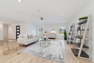 1830 Locksford St in Houston, TX - Building Photo - Building Photo