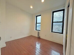 32 Garnet St in Brooklyn, NY - Building Photo - Building Photo