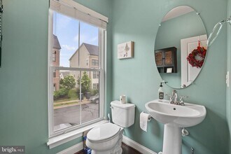 20405 Codman Dr in Ashburn, VA - Building Photo - Building Photo