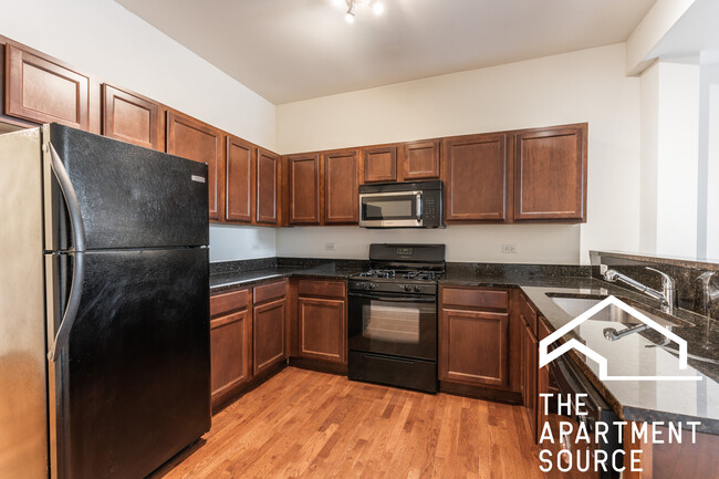 4217 W Irving Park Rd, Unit 3c in Chicago, IL - Building Photo - Building Photo