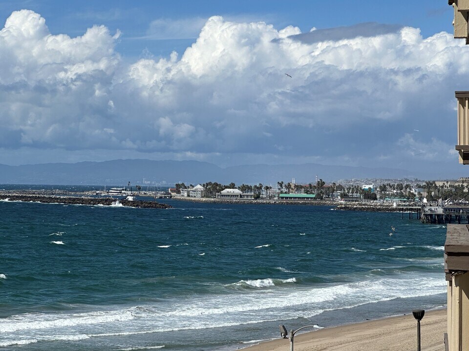 621 Esplanade in Redondo Beach, CA - Building Photo