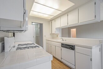 Trabuco Villas in Lake Forest, CA - Foto de edificio - Building Photo