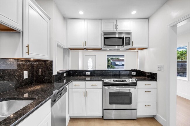property at 1320 N Andrews Ave