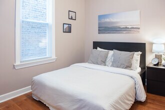 2213 W Addison St in Chicago, IL - Building Photo - Building Photo