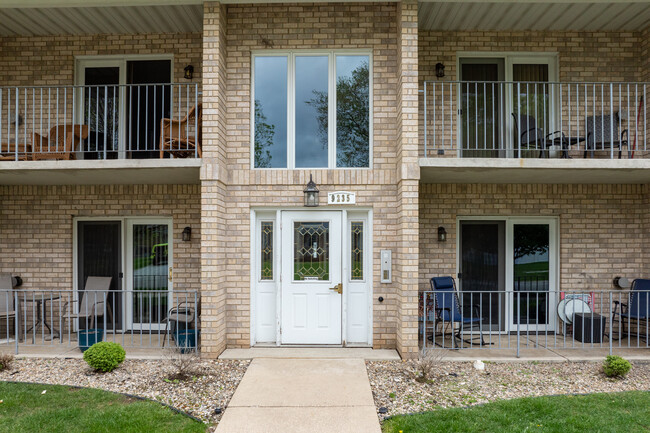 Spring Creek II Condominiums in Highland, IN - Foto de edificio - Building Photo