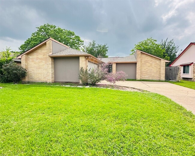 property at 2115 Barrington Pl Dr