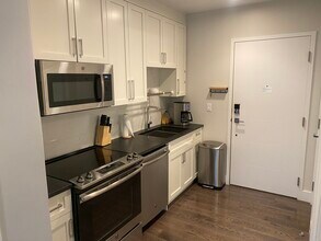 436 McGrath Hwy, Unit 203 in Somerville, MA - Building Photo - Building Photo