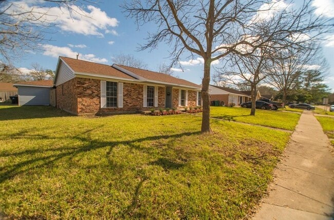 8503 Braes River Dr in Houston, TX - Building Photo - Building Photo