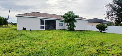 411 NE Juanita Pl in Cape Coral, FL - Building Photo - Building Photo