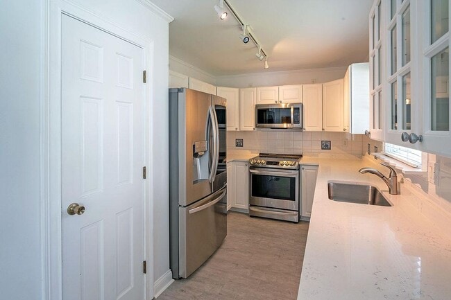 12618 Lockerbie Cir in Carmel, IN - Building Photo - Building Photo