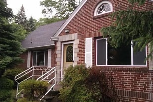 60 Longue Vue Ave in North Providence, RI - Building Photo