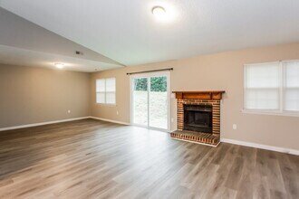 8127 Sheringham Way in Charlotte, NC - Foto de edificio - Building Photo