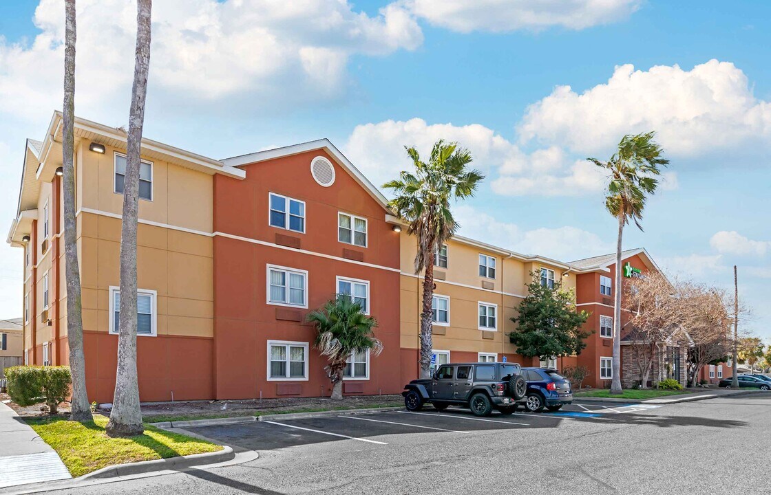 Furnished Studio-Corpus Christi - Staples in Corpus Christi, TX - Building Photo