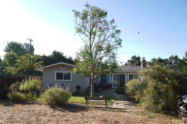 385 N La Luna Ave in Ojai, CA - Building Photo - Building Photo