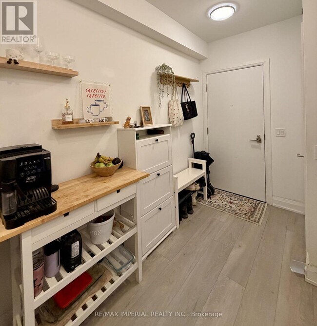 110 Marine Parade Dr in Toronto, ON - Building Photo - Building Photo