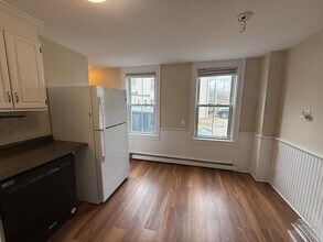 1 Stafford St, Unit 1 in Plymouth, MA - Foto de edificio - Building Photo