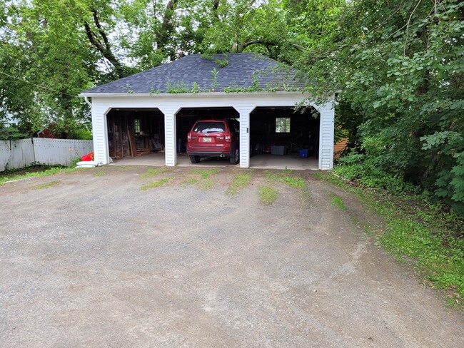 41 Fern St, Unit 2 in Bangor, ME - Foto de edificio - Building Photo