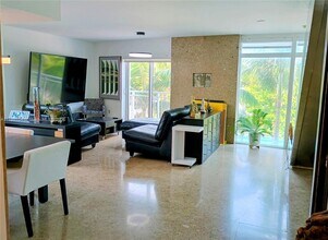 7600 Collins Ave in Miami Beach, FL - Building Photo - Building Photo