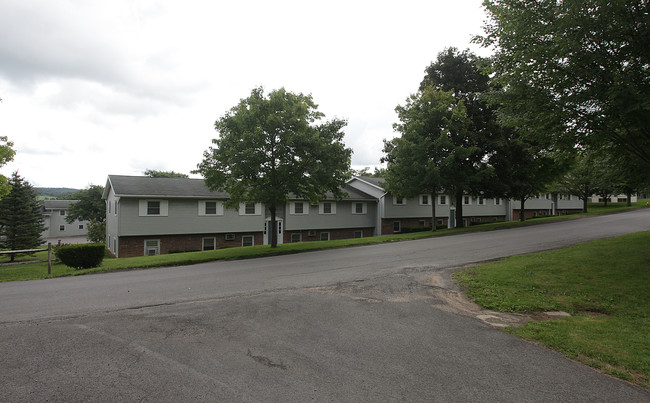 Hillside Garden Apartments in New Hartford, NY - Foto de edificio - Building Photo