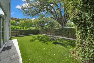 5720 SW 24th St in Miami, FL - Building Photo - Building Photo