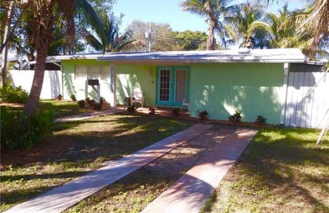 11 NE 17th Ave in Pompano Beach, FL - Foto de edificio - Building Photo