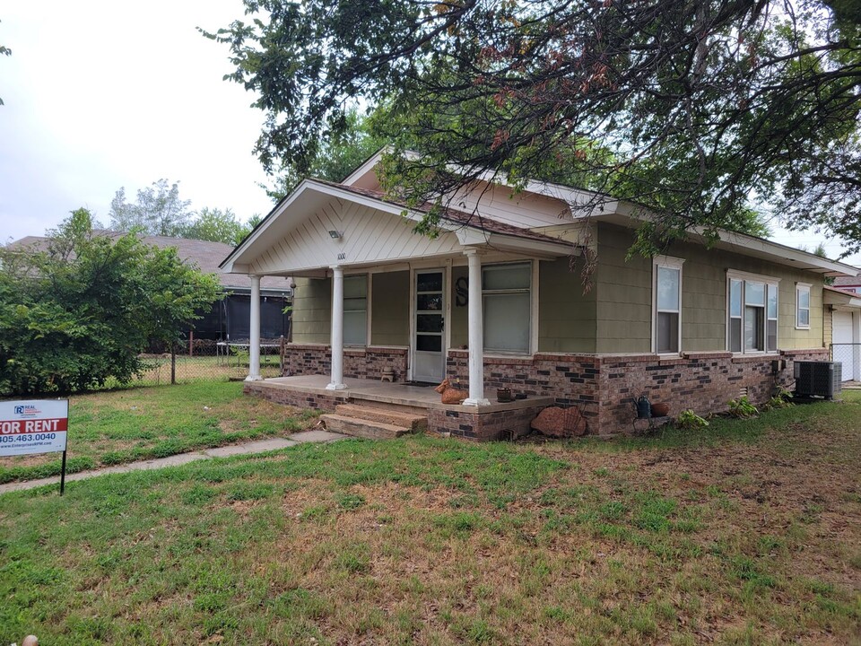 1000 W Woodson St in El Reno, OK - Foto de edificio