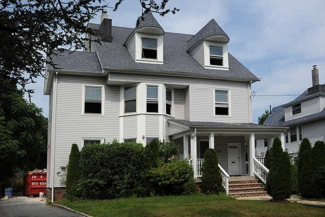 235 Claremont Ave in Montclair, NJ - Building Photo - Building Photo