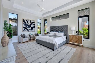 10720 Vanderbilt Dr in Naples, FL - Building Photo - Building Photo