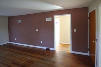 740 1/2-740 1/2 Sunset St in Iowa City, IA - Building Photo - Building Photo