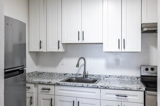 Palm Court Apartments in Pompano Beach, FL - Building Photo - Interior Photo