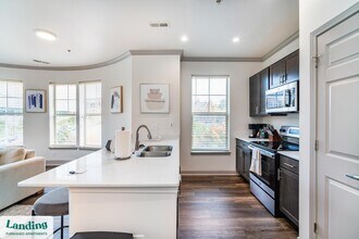 3031 Eden Ave, Unit A321 in Cincinnati, OH - Building Photo - Building Photo