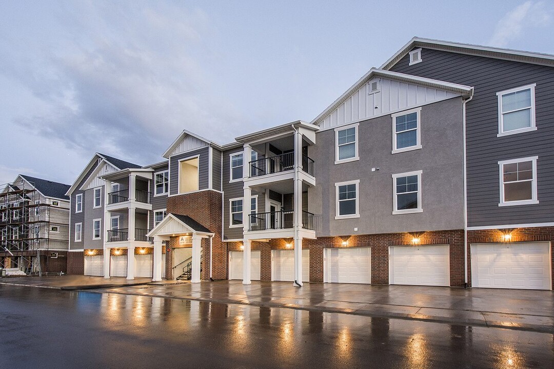 74 Silver Springs Drive, Unit I-74 in Vineyard, UT - Building Photo