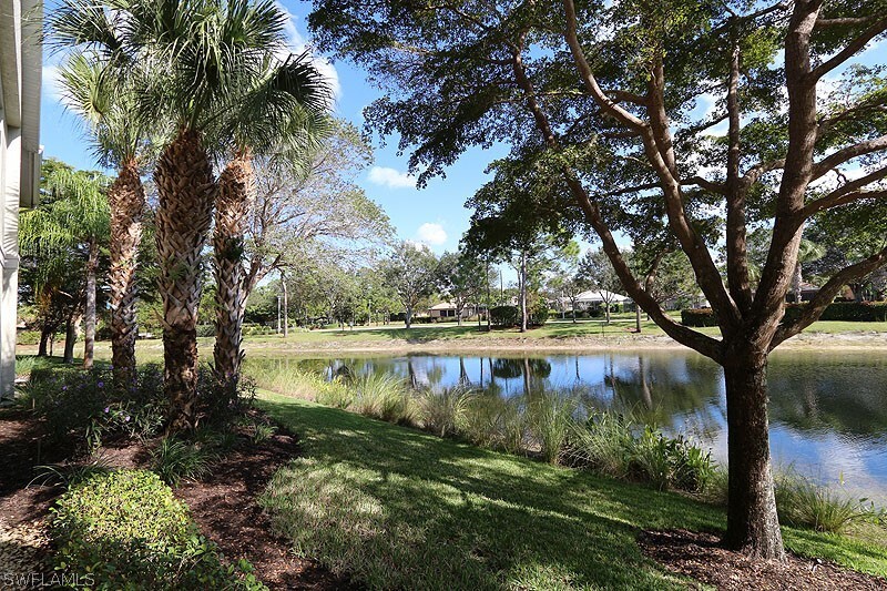 7130 Blue Juniper Ct in Naples, FL - Foto de edificio